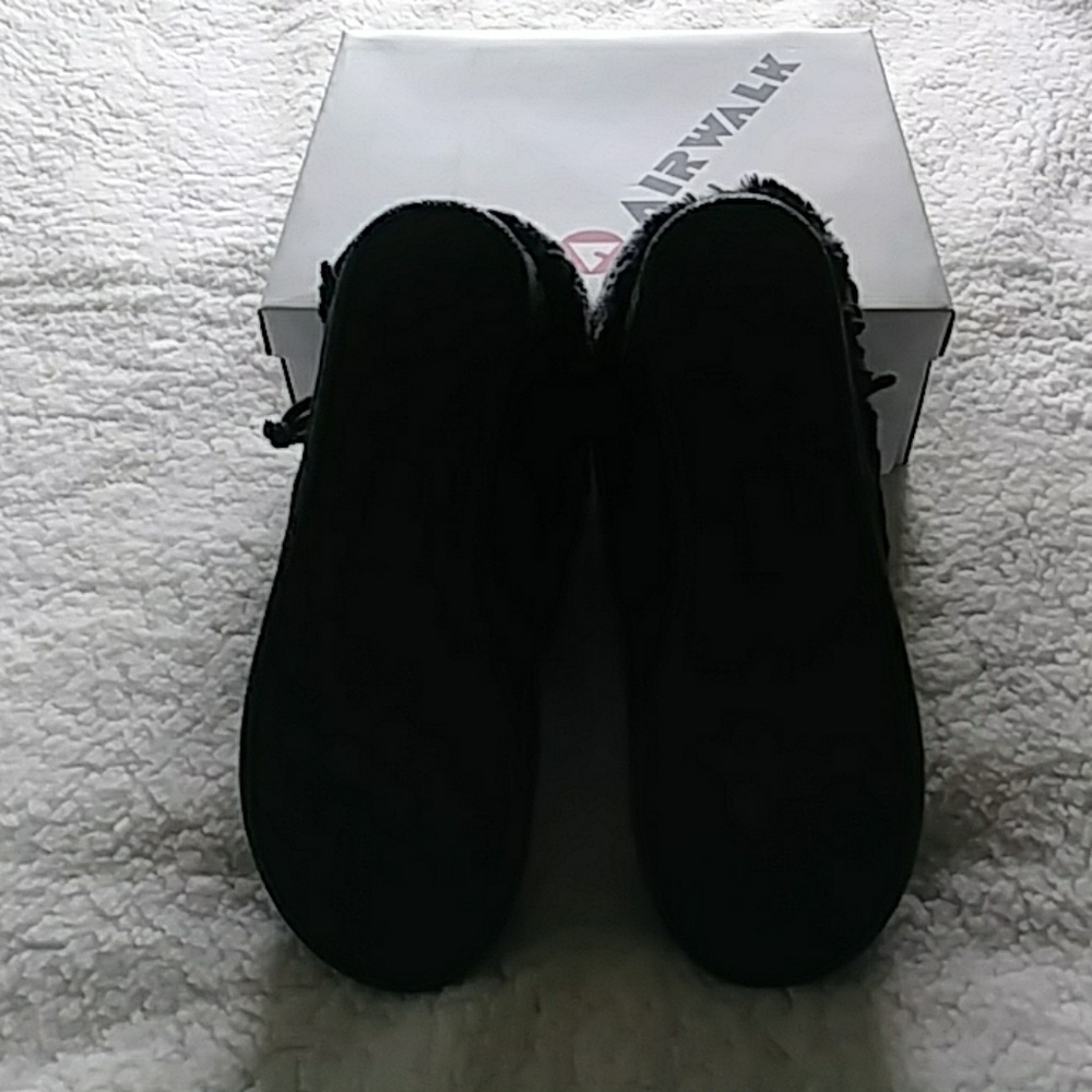 Boots - Picture 3 of 6